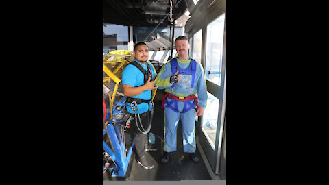 Dude screams like a little girl at Las Vegas SkyJump