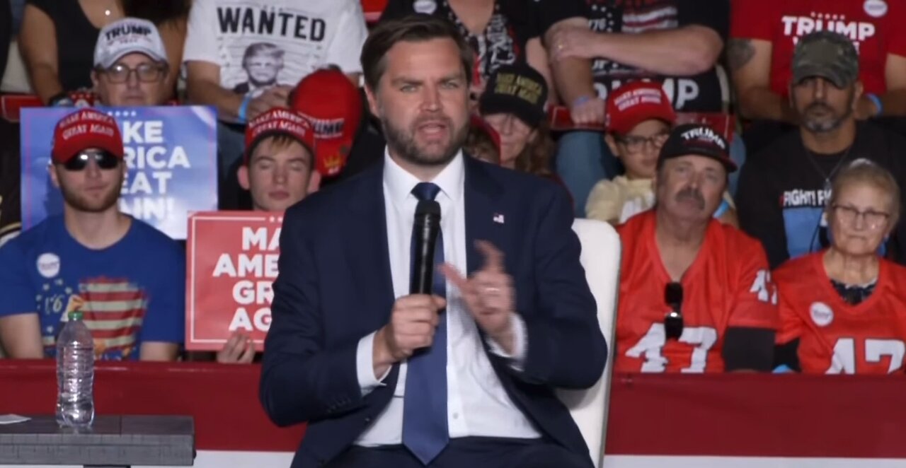 NO SOCIALISM IN SCHOOLS! Vance on how Trump fights COMMUNISM - Reading PA rally