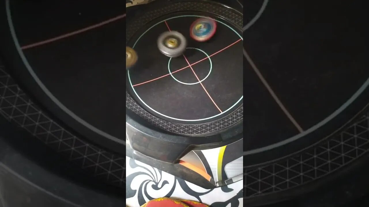 batalha de beyblade fafnir vs raphael vs valkyrie #batalhadebeyblade