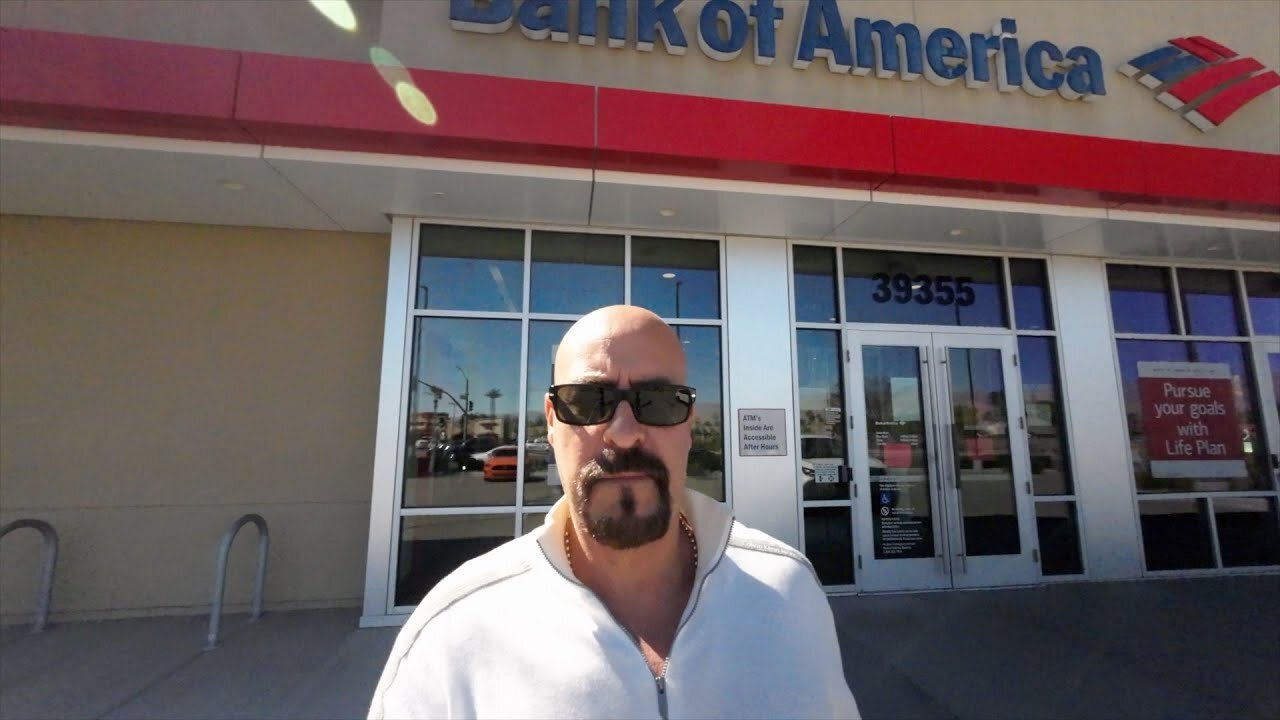 ANOTHER BANK CLOSED TODAY DOORS LOCKED CASH UNAVAILABLE - AMERICANS ARE BROKE-CREDIT CARD RATES