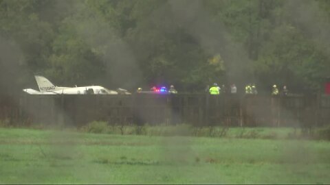 3 dead, 3 hurt in small plane crash near Lansing airport