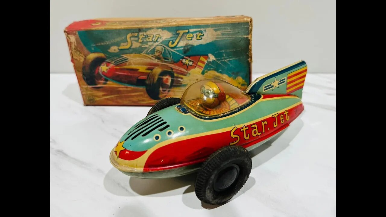 Star Jet with its elusive box! Space toy or futuristic racer? 🤔