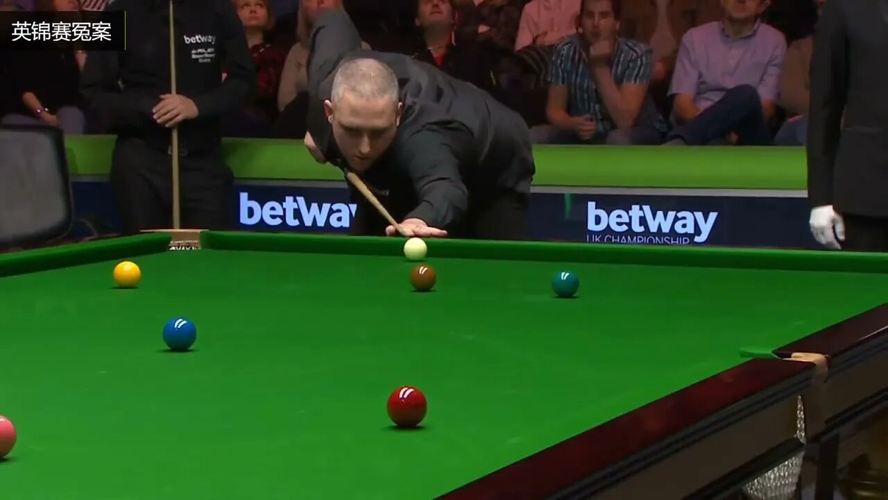 Innocence # of # Snooker! # The # referee # makes a strange decision at the decisive moment