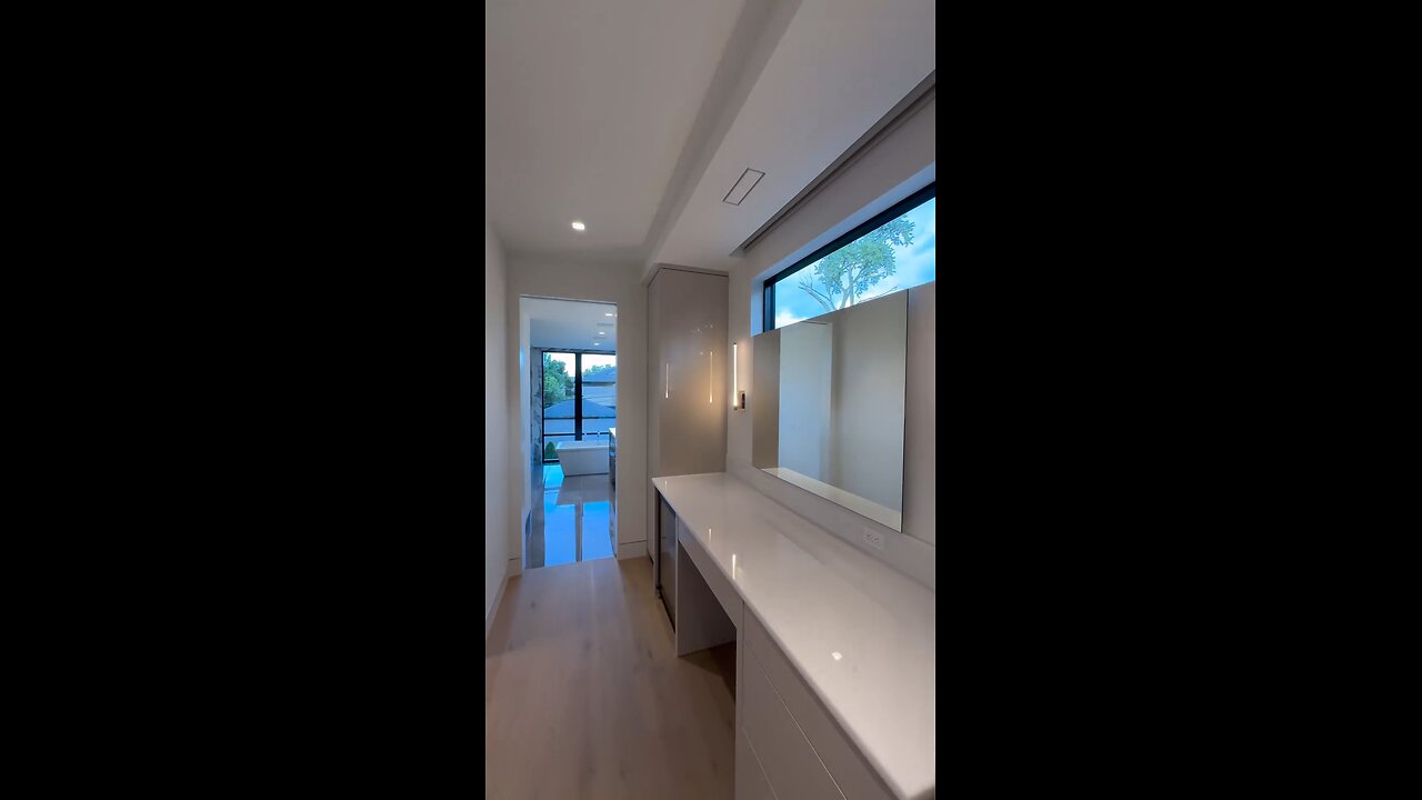 Bungalow drone view tour