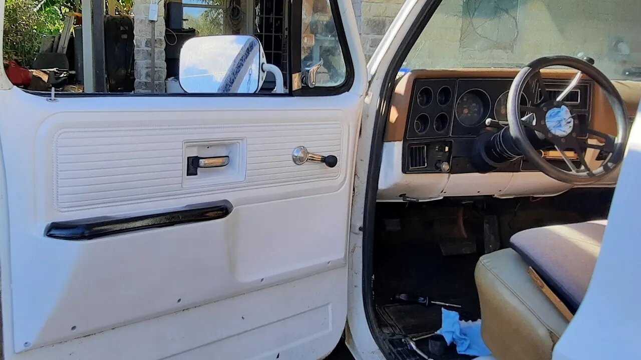 Paint The 1980 Chevy Truck Door Panel and Fix the broken stuff🍟📺👀🧂