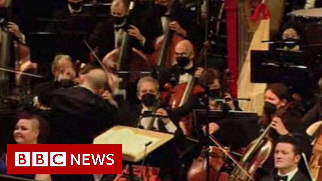 New York's Metropolitan Opera holds concert for Ukraine - BBC News