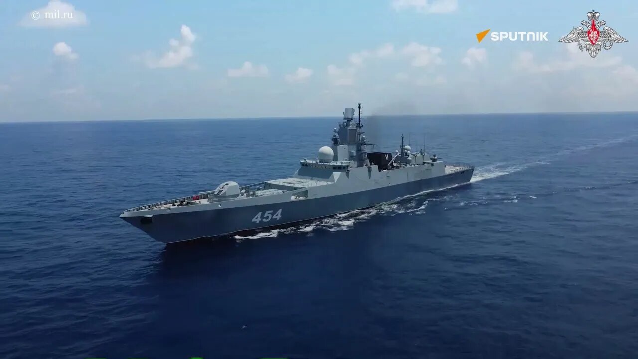 Fragata russa Admiral Gorshkov cruza equador pela 2ª vez durante sua viagem de longo curso