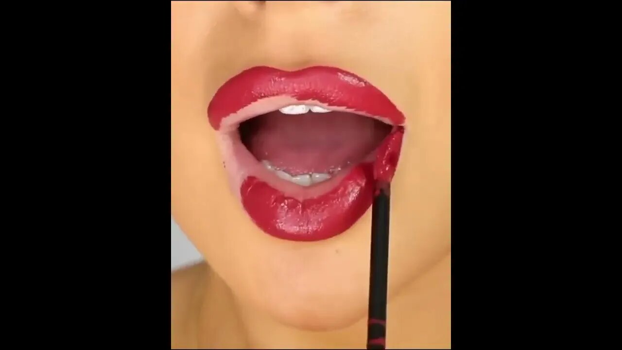 Gorgeous Lipstick Tutorials & Lips Art Ideas You Need! 3