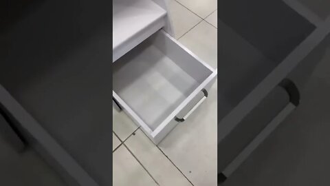 A Cama Multifunção Bianca MDF com 2 Portas, 1 Gavetão e Escrivaninha é um produto 100% MDF.