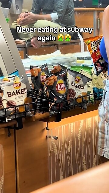 Never Eating at Subway EVER AGAIN! 🤮