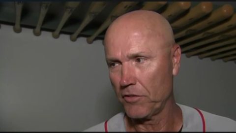 Ron Gardenhire leaves dugout due to overheating