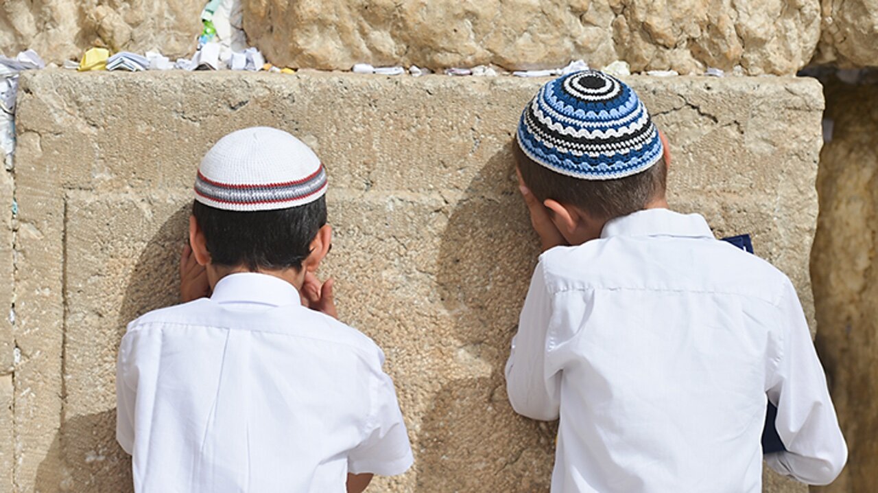 Sweet & Good Torah - Nesivos Shalom says Two Tests during the Footsteps of Mashiach