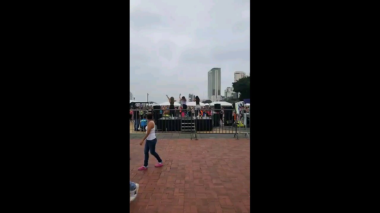 On the malecón Quayaquil Ecuador 🇪🇨 having a good time