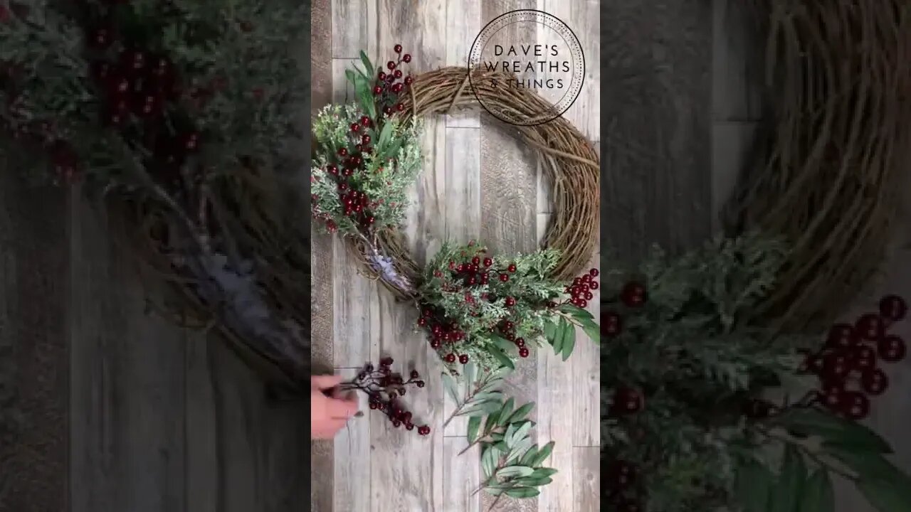 Christmas Grapevine Wreath - Shorts - Christmas DIY