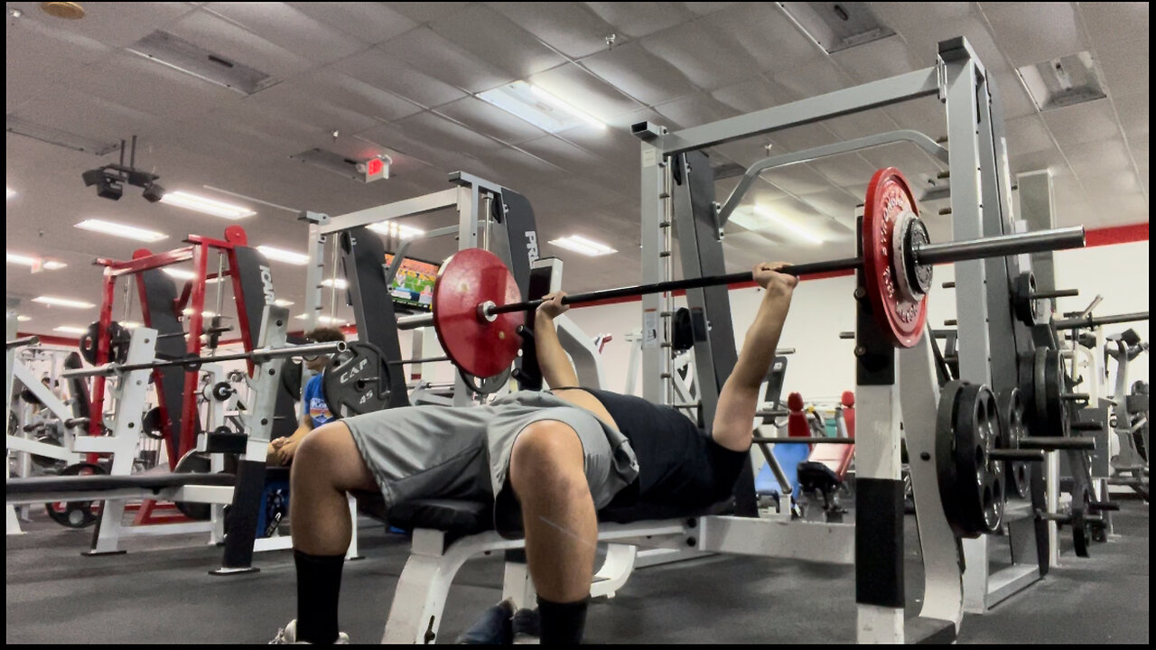 Bench Presses 185KG/187LBs for 8 Reps