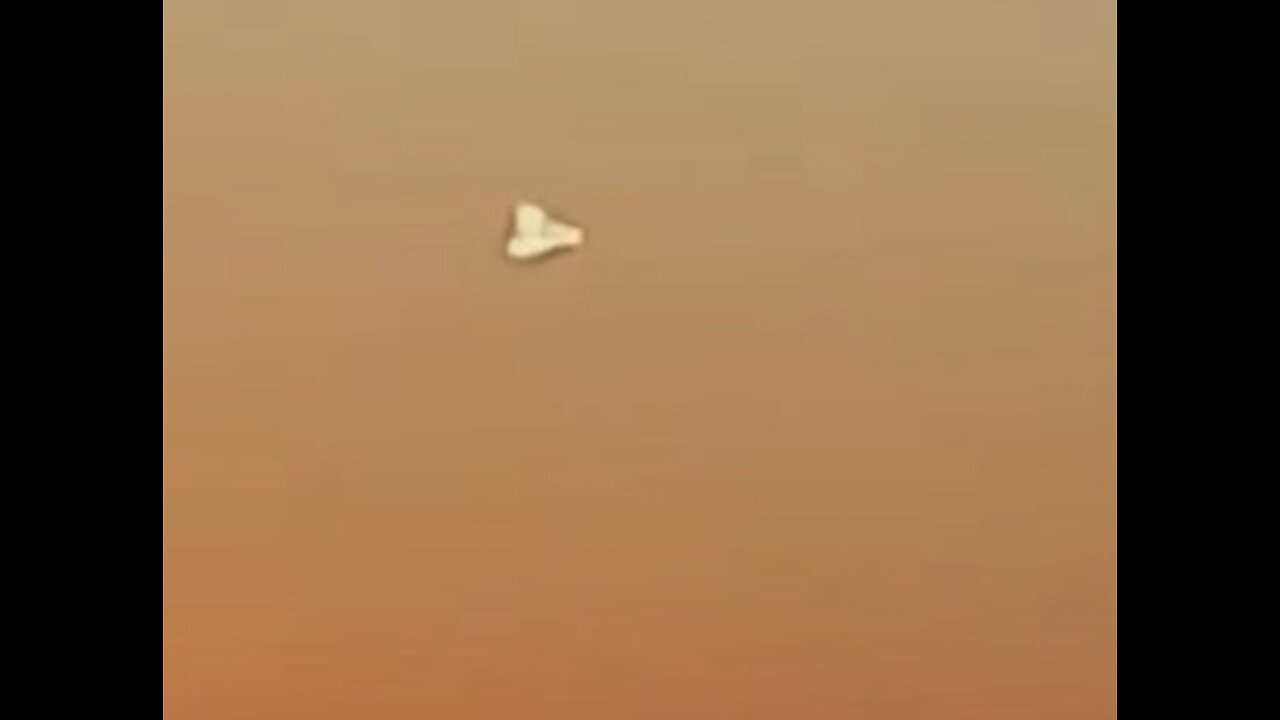 El Paso Driver Videotapes Triangle-shaped Object in Sky