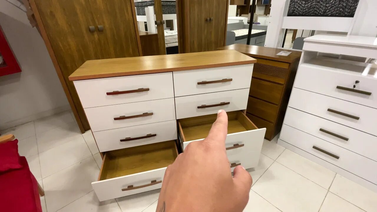Cômoda Jade com 8 Gavetas Corrediça Telescópica e Rodinhas