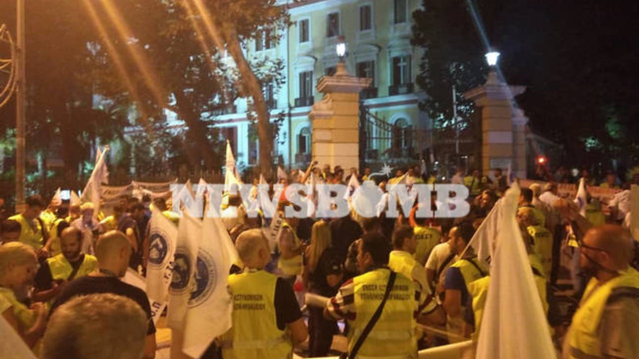 IFT 2018: Uniformed officers protest in front of the Ministry for Macedonia and Thrace