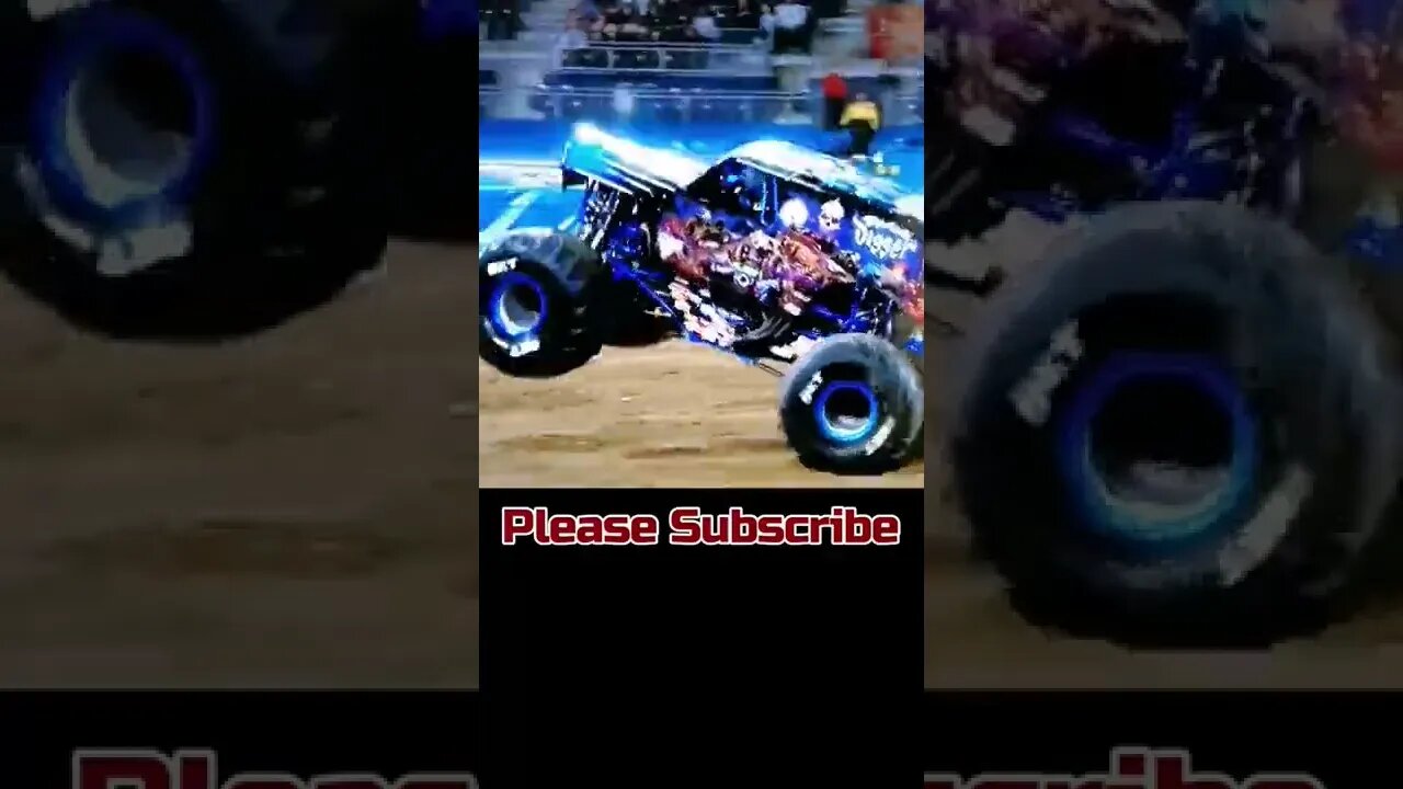 Monster Jam World Series. Gravedigger absolutely stuns the crowd!!