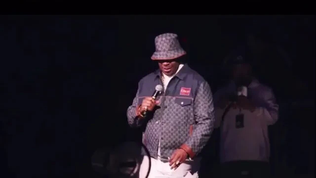 busta rhymes making the grande intro to bring up the "African Giant" Burnaboy on stage