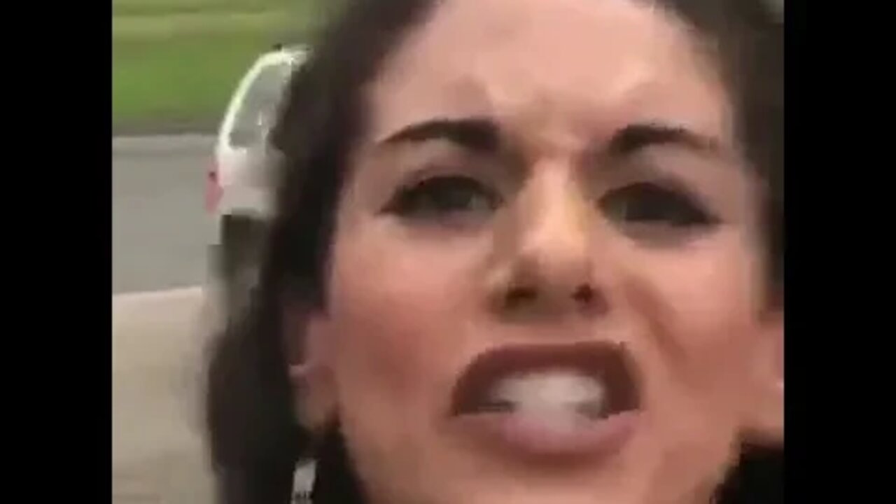 US : Le karma d'une femme mal élevée