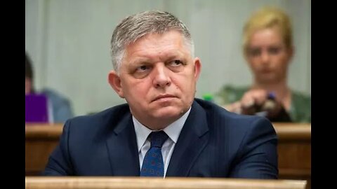 Роберт Фицо, министър-председател на Словакия показва среден пръст на СЗО