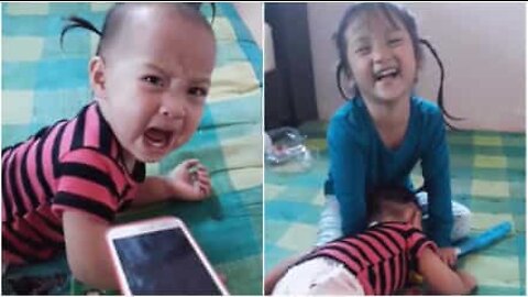 子どもが携帯電話で遊ぶのをやめさせる方法