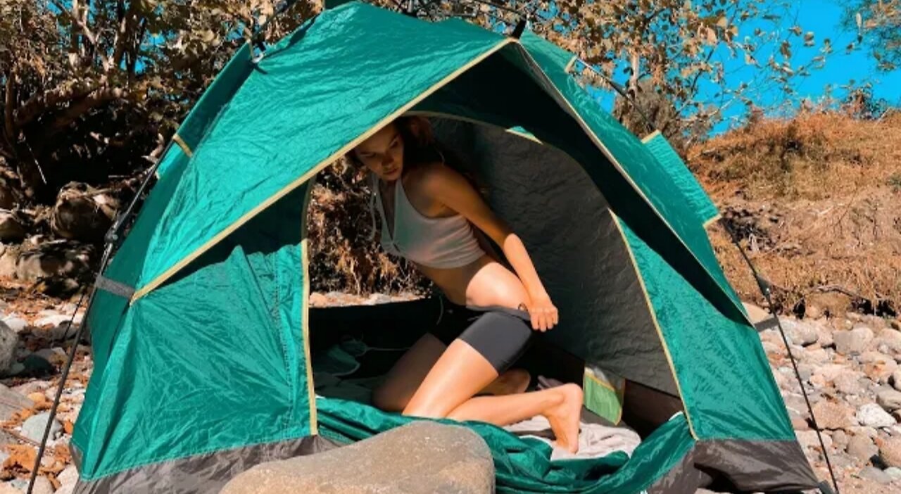 SOLO GIRL😘💘 ASMR OVERNIGHT CAMPING SETTING UP CAMP AT THE SEA.