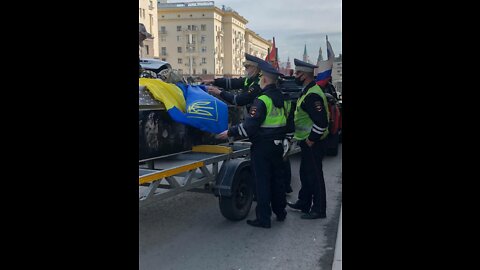 Moscow: A man arranged a funeral for Ukraine driving through the streets of the city