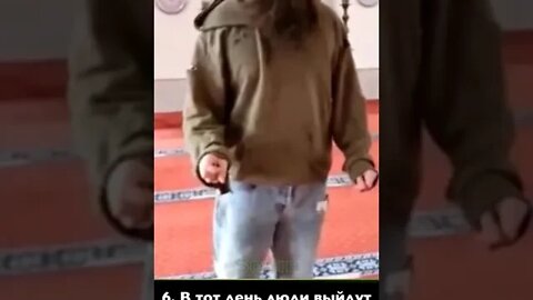 Переодетый в бездомного начал красиво читать Коран