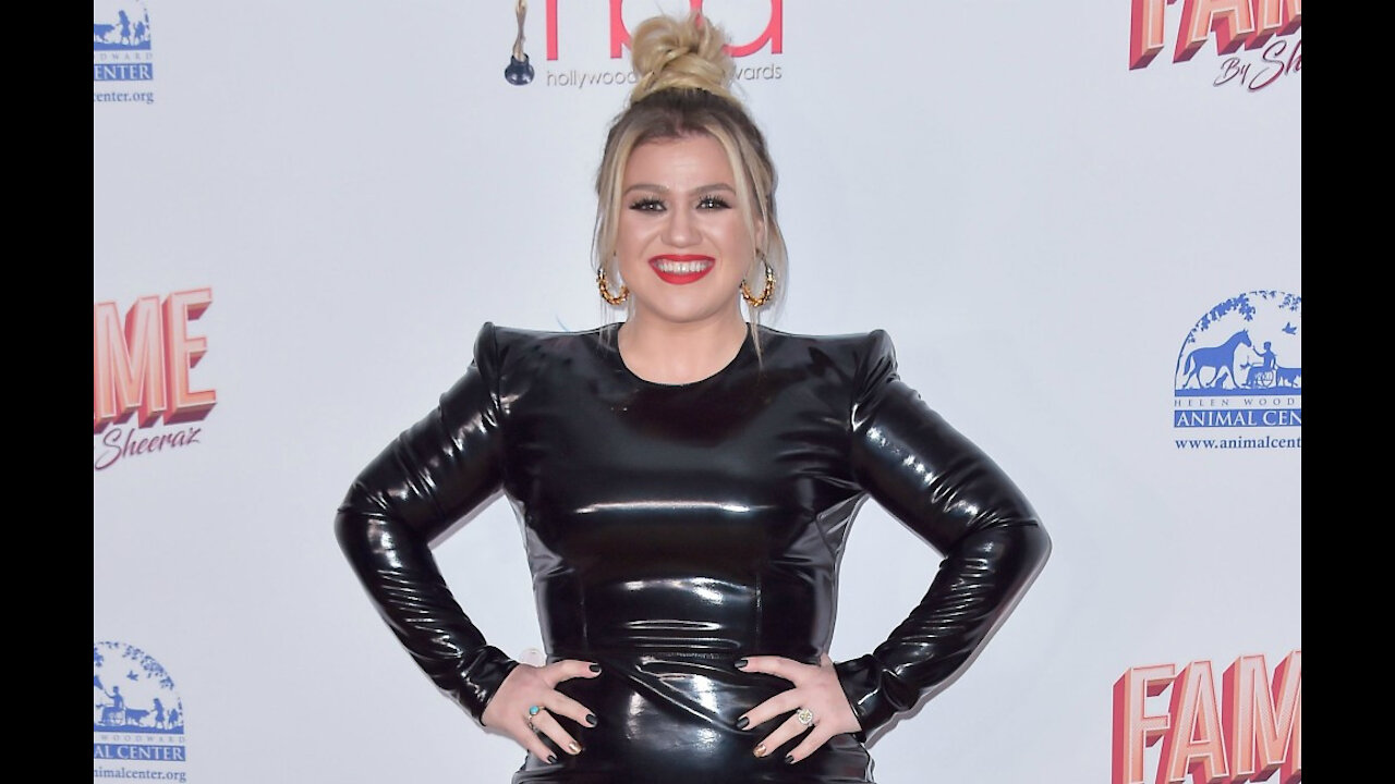 Kelly Clarkson loves homemade Christmas gifts