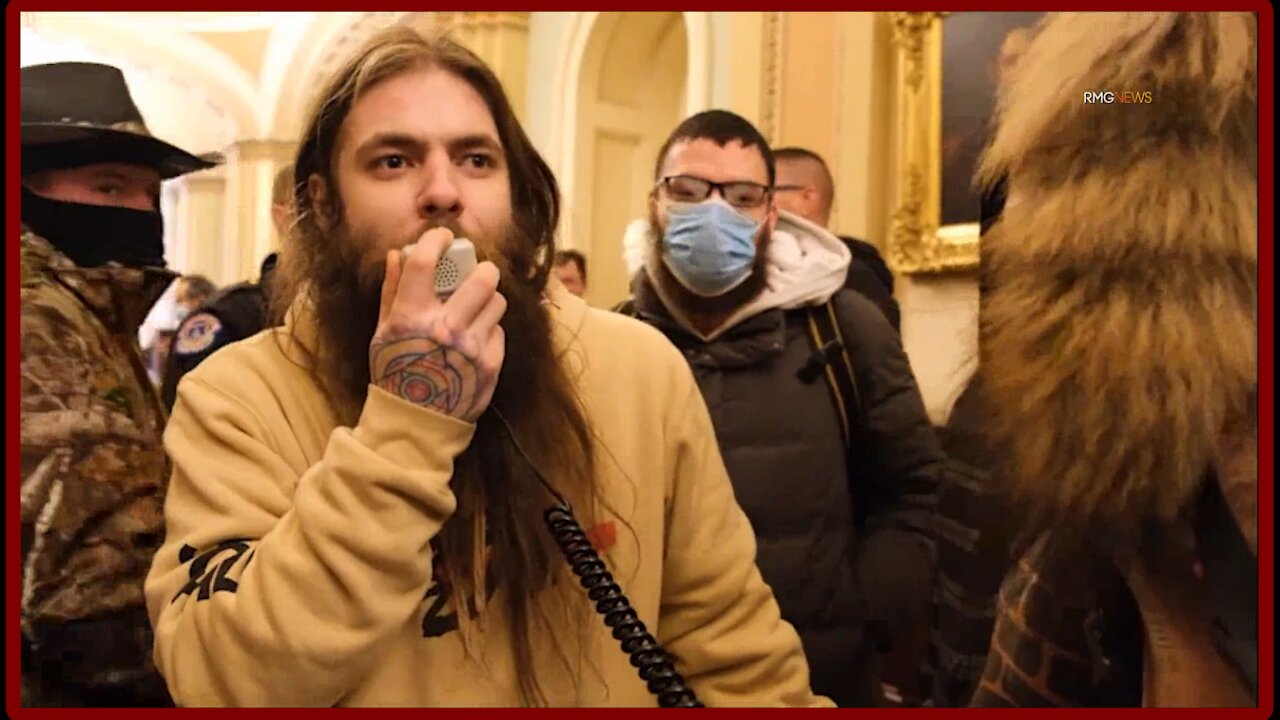 Jan 6th - Capitol Police Letting The People In the Building - 2217