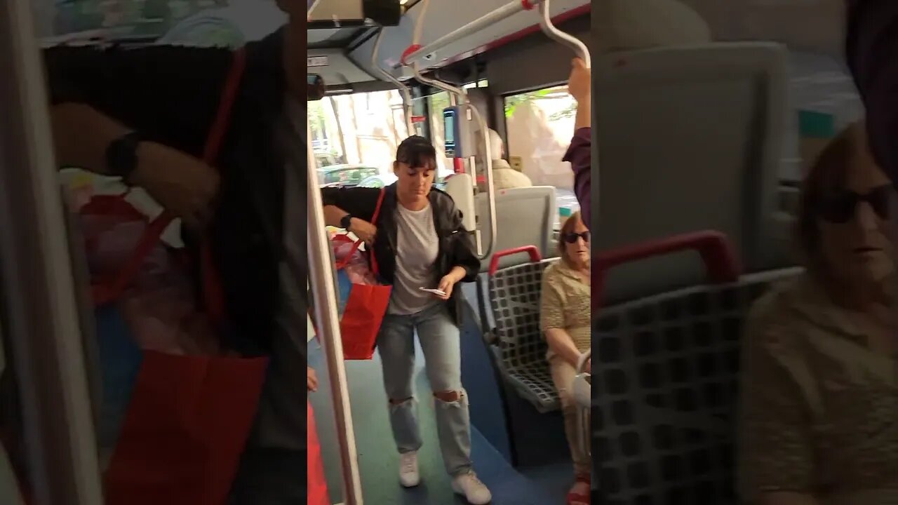 #Paseandoโซ๏ธ Autobuses Barcelona #TMB ๐ Barcelona โ 16:45 ๐
06.05.2023 ๐ #Barcelona ๐ช๐ธ