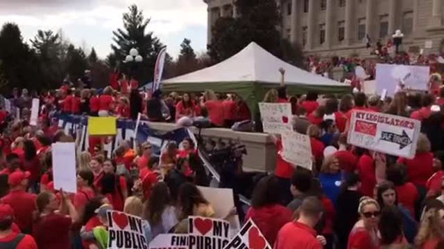 Teachers rally for funding in Frankfort