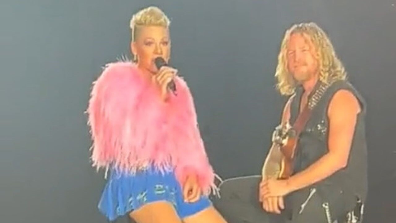 Pop Singer Pink Loses Her Mind When Fan Protests Circumcision In Front Of Her, Gets Kicked Out