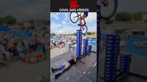 Amigo de verdade arrisca as bolas