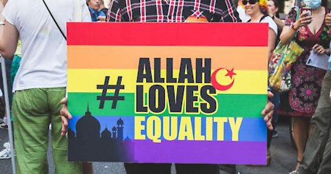 Muslim Justifying Killing of Gay People