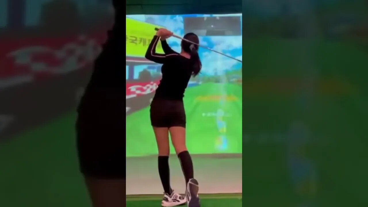 Sexy Chinese Girl Has A Perfect Golf Swing