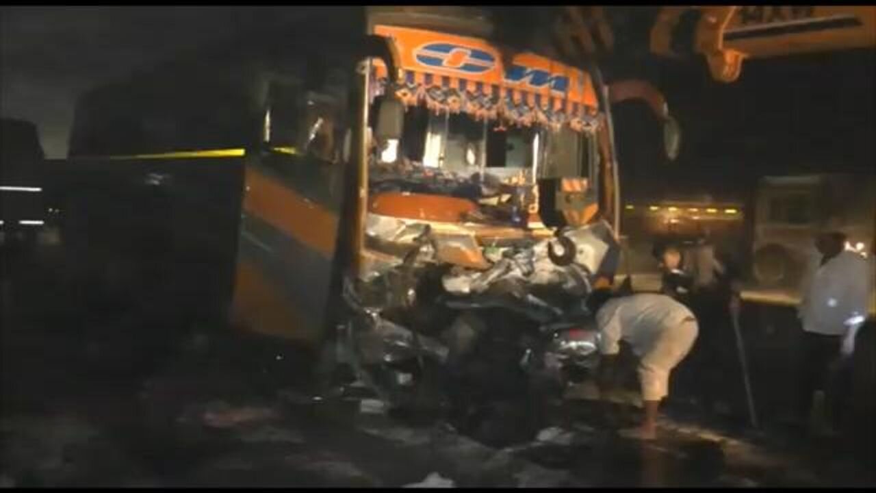 Bus driver crashes after suffering a heart attack, resulting in another 9 deaths