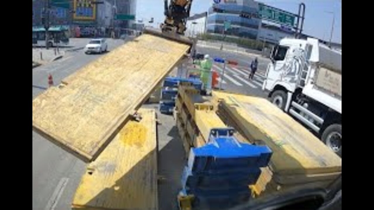 Work on filling in the road section.