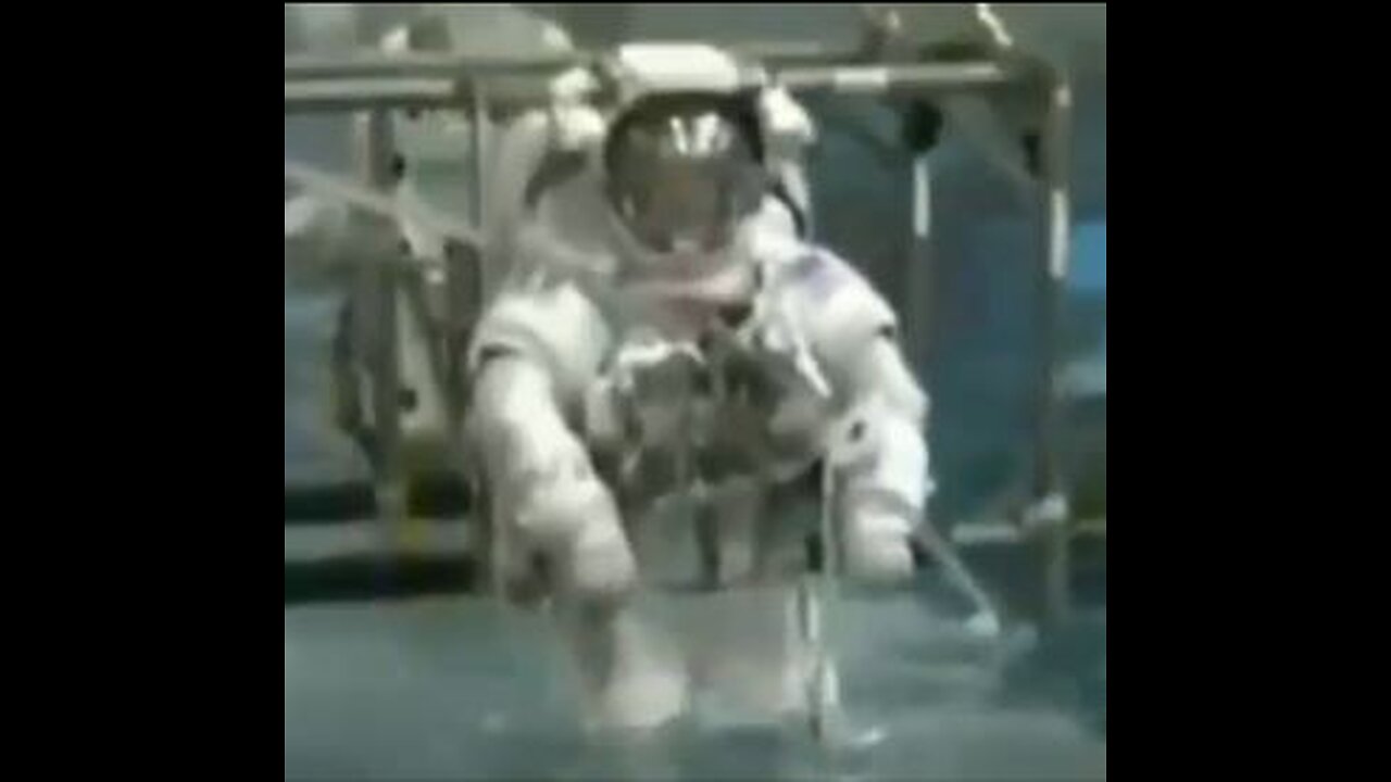 Another epic NASA green screen fail...