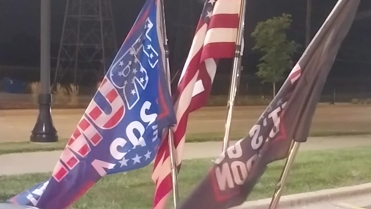 8/25 chit-chat Frankort Square Rally for Trump