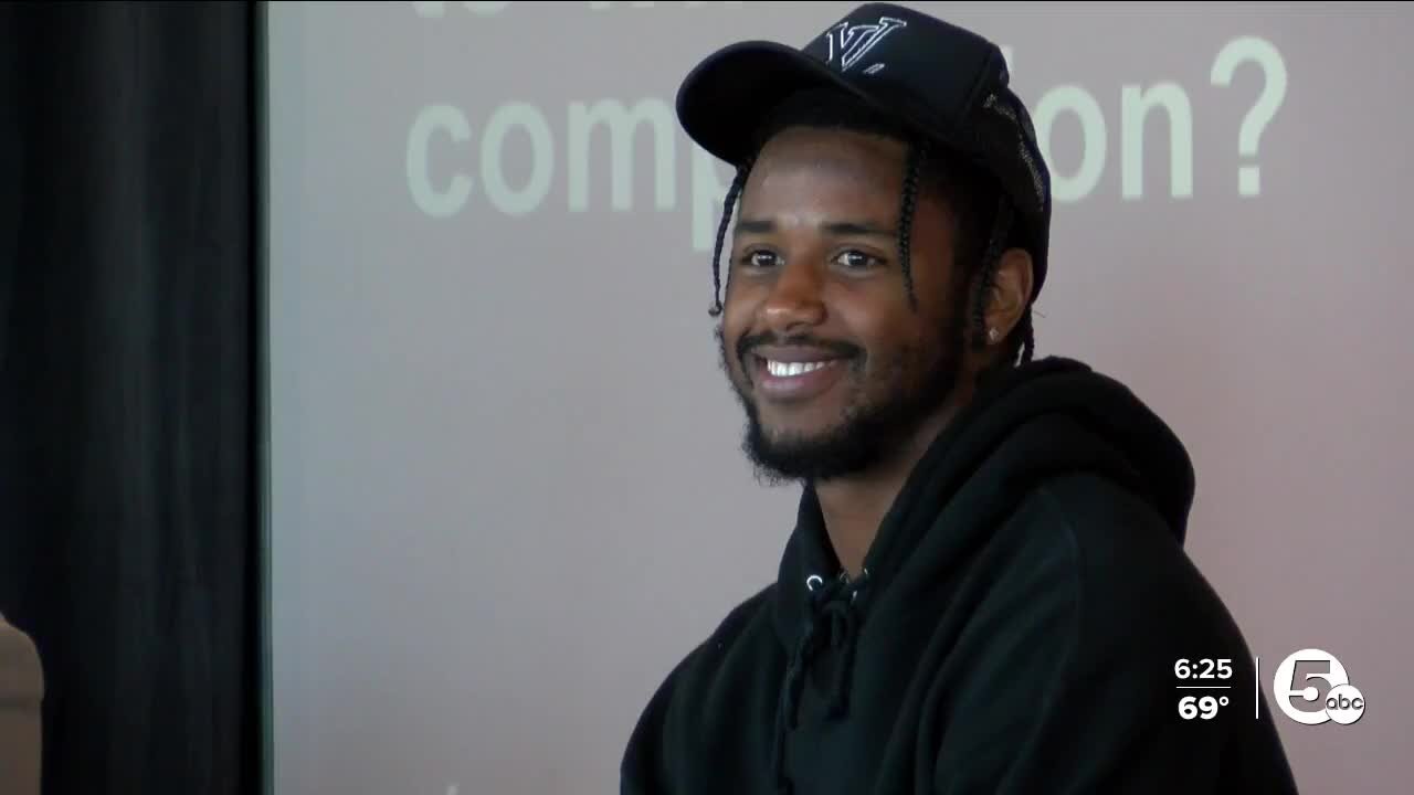 Browns WR Donovan Peoples-Jones gets heartwarming surprise during meet and greet
