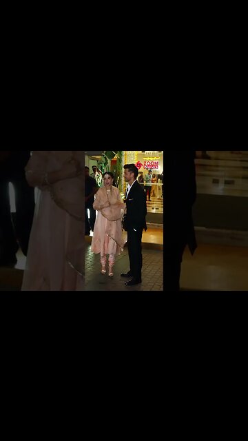 Hrithik Roshan calls GF Saba Azad to pose with him & waits till she adjusts her dupatta😍 | #shorts