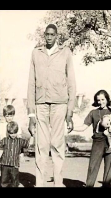 GIants Never Existed! (CC)