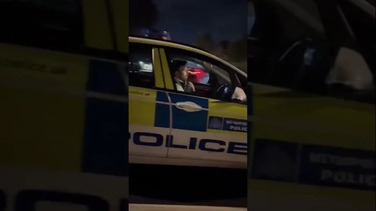 WHEELIES INFRONT OF POLICE