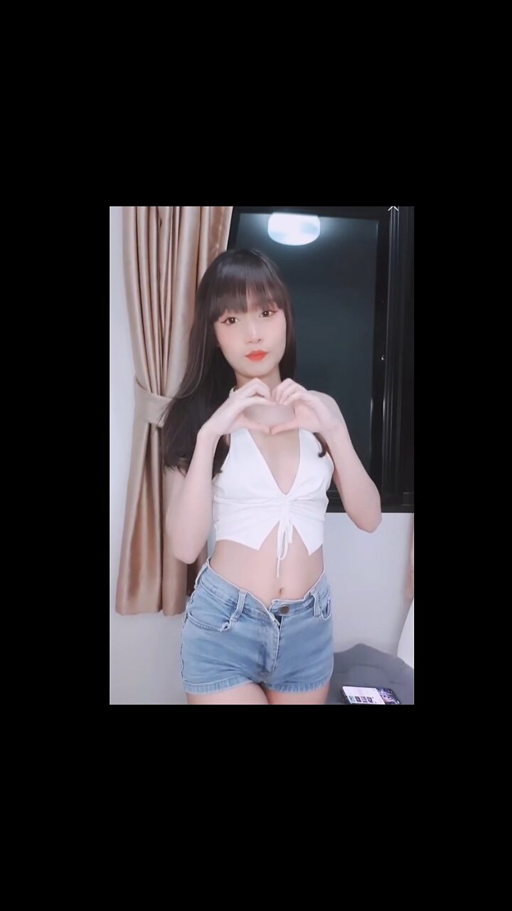 Yong Asian Girl No Bra Tik Tok Braless Br4sless