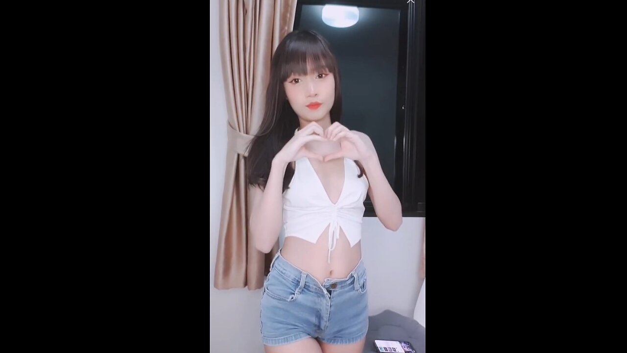 Yong Asian Girl No Bra Tik Tok Braless Br4sless