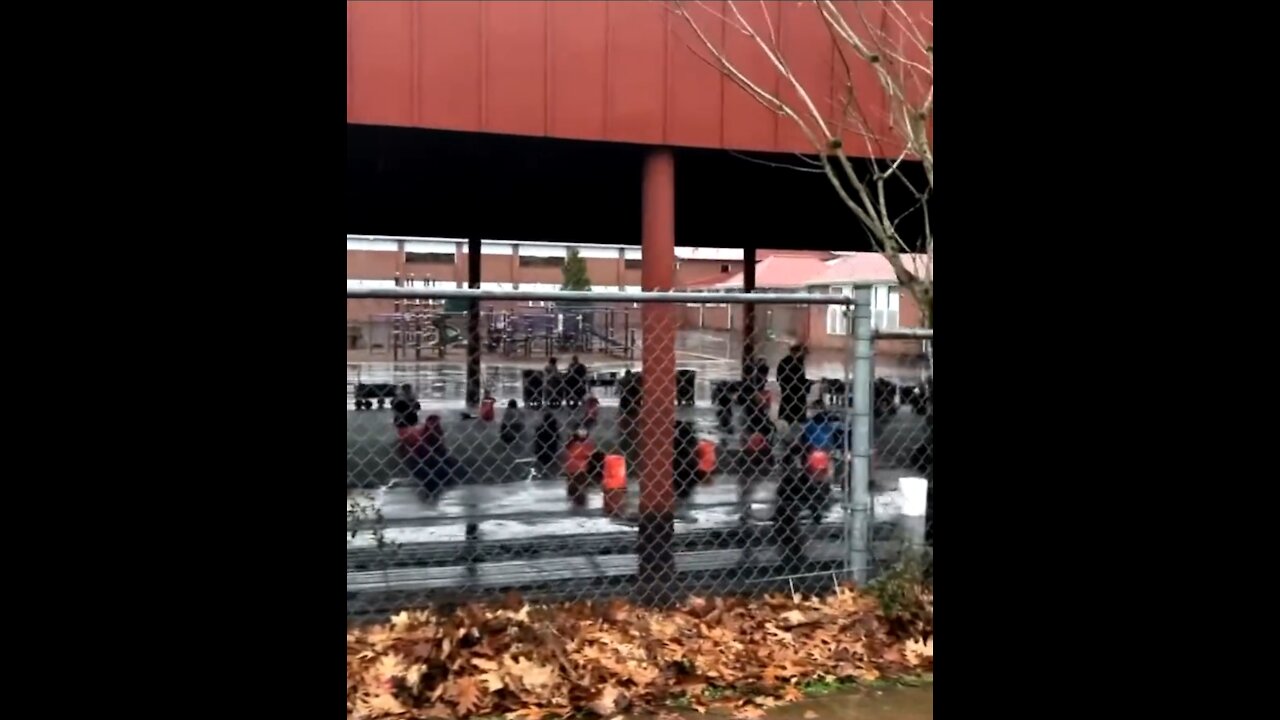 Kindergartners Forced To Eat Lunch Outside in 40 Degree Weather in Portland Because of COVID