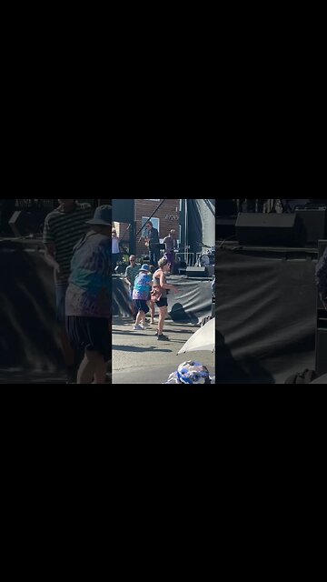 They was turned up when this song came on😂😆😂